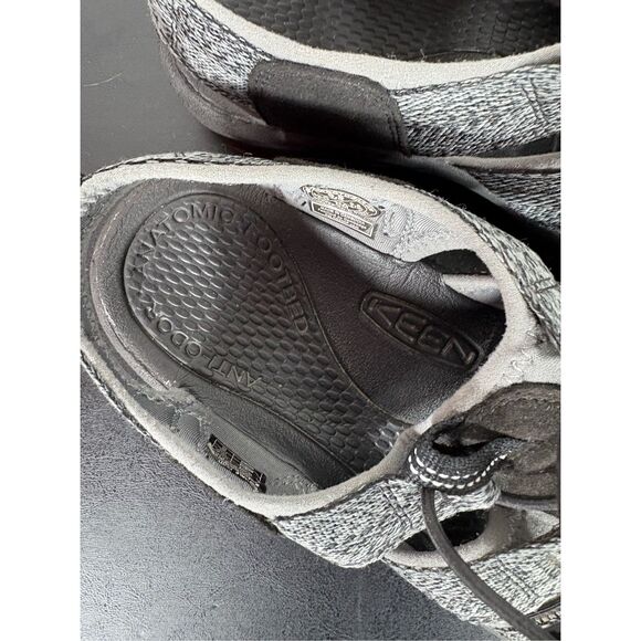 Keen Newport closed toe water sandals size 9.5 main image 7